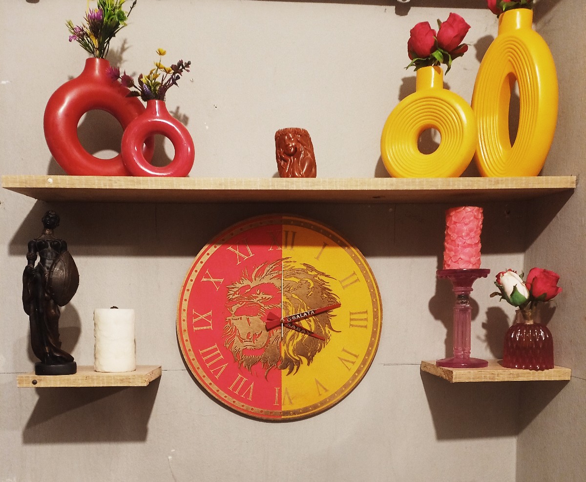 Ahşap lazer işleme 38x38cm galatasaray temalı duvar saatleri