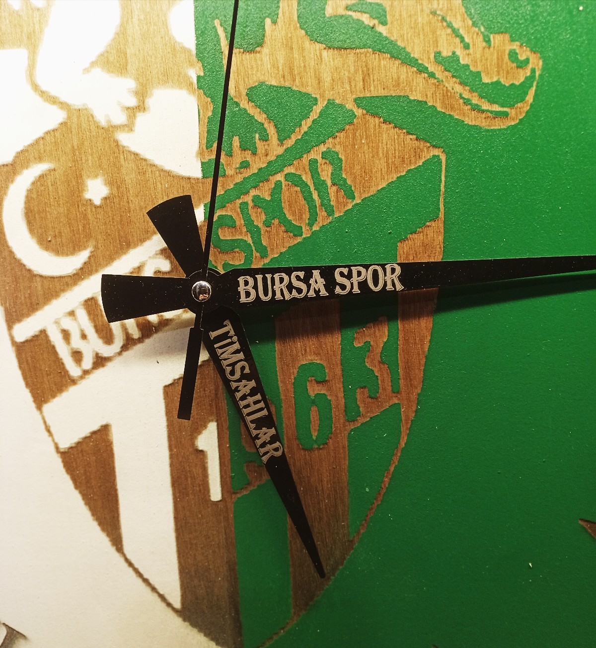 Ahşap lazer işleme 38x38cm bursa spor temalı duvar saati.