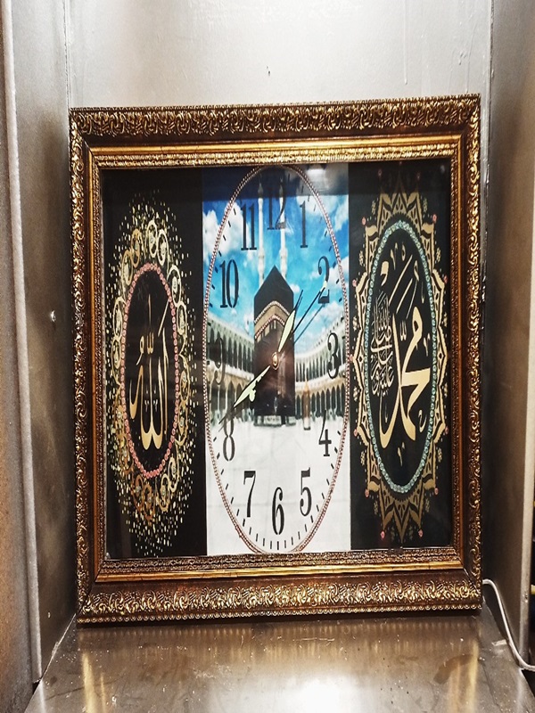 Resim çerçeveli 35x57cm islami temalı led aydınlatmalı duvar saati.