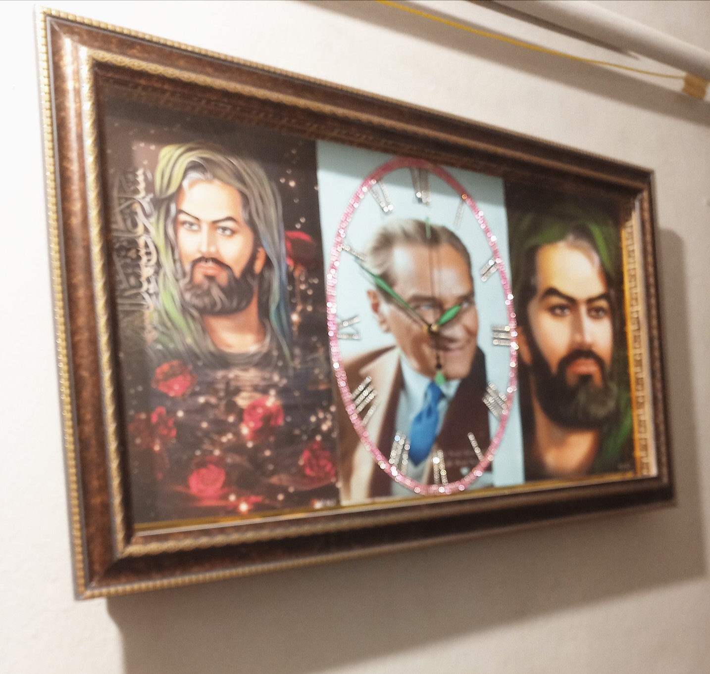 Dekoratif çerceveli Atatürk ve Hz ali temalı taş işlemeli 64x38cm tablo duvar saati