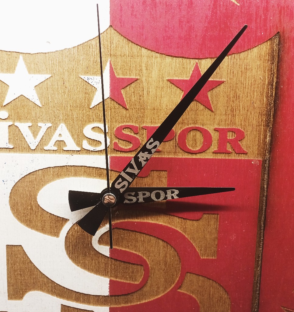 Ahşap lazer işleme 38x38cm sivas spor temalı dekoratif duvar saati.