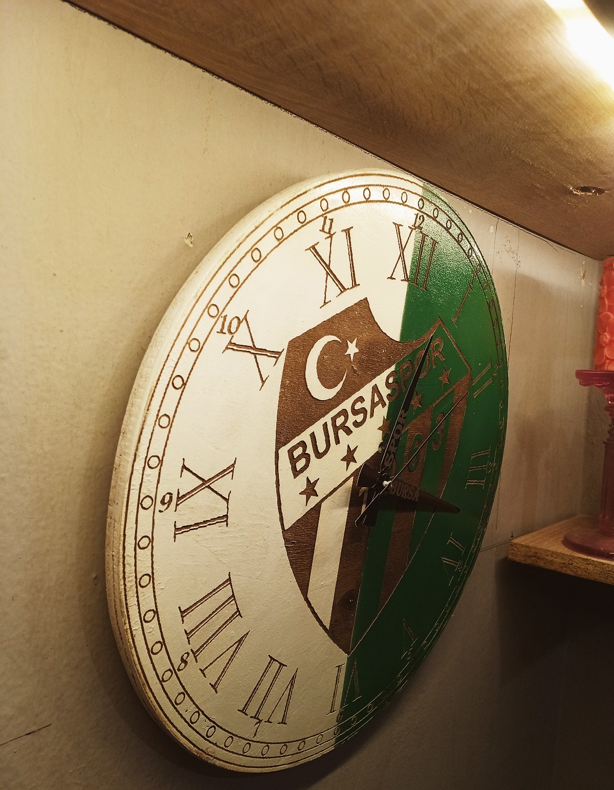 Ahşap lazer işleme bursa spor temalı dekoratif 38x38cm duvar saati.