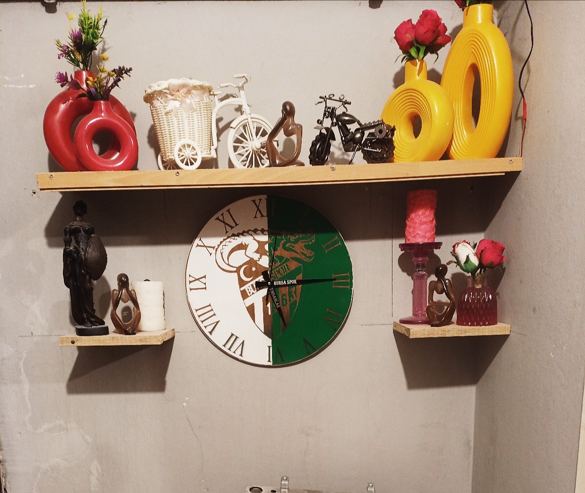 Ahşap lazer işleme 38x38cm bursa spor temalı duvar saati.