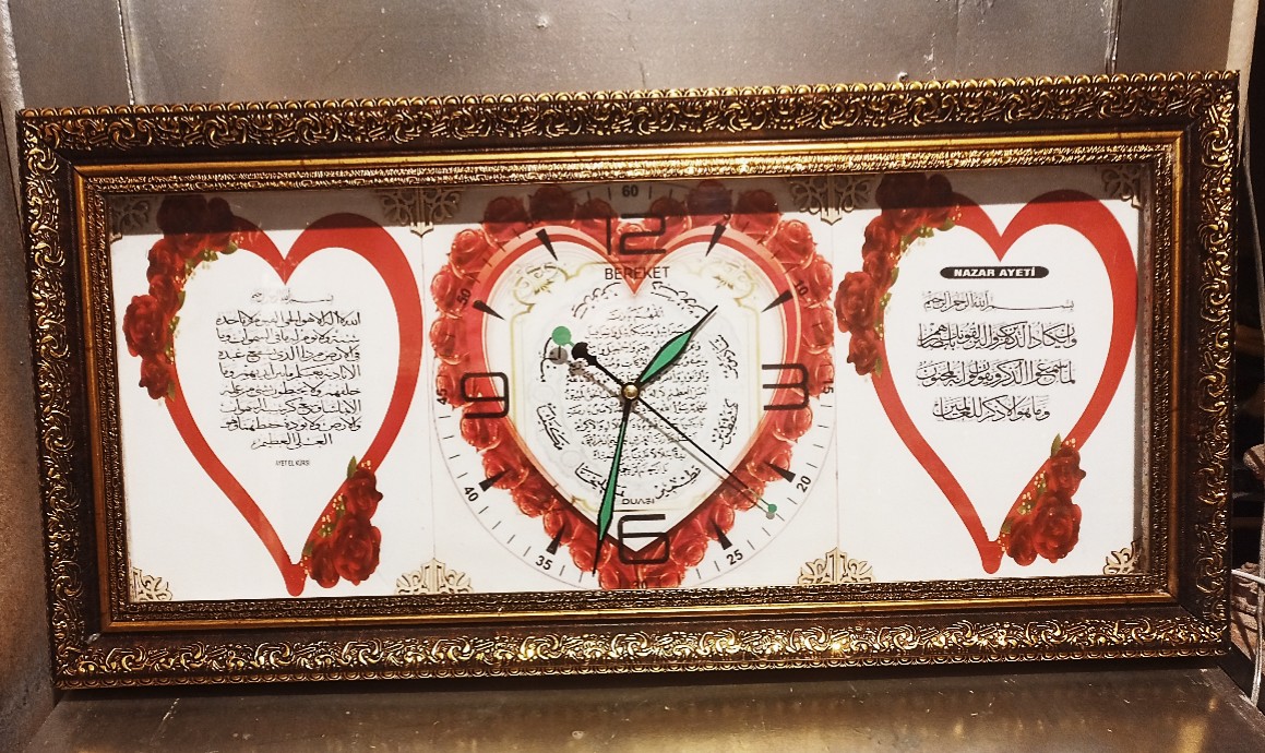Dekoratif çerceveli islami temalı ayet el kürsi bereket duası nazar ayeti üçü bir arada led aydınlatmalı 30x60cm duvar saati